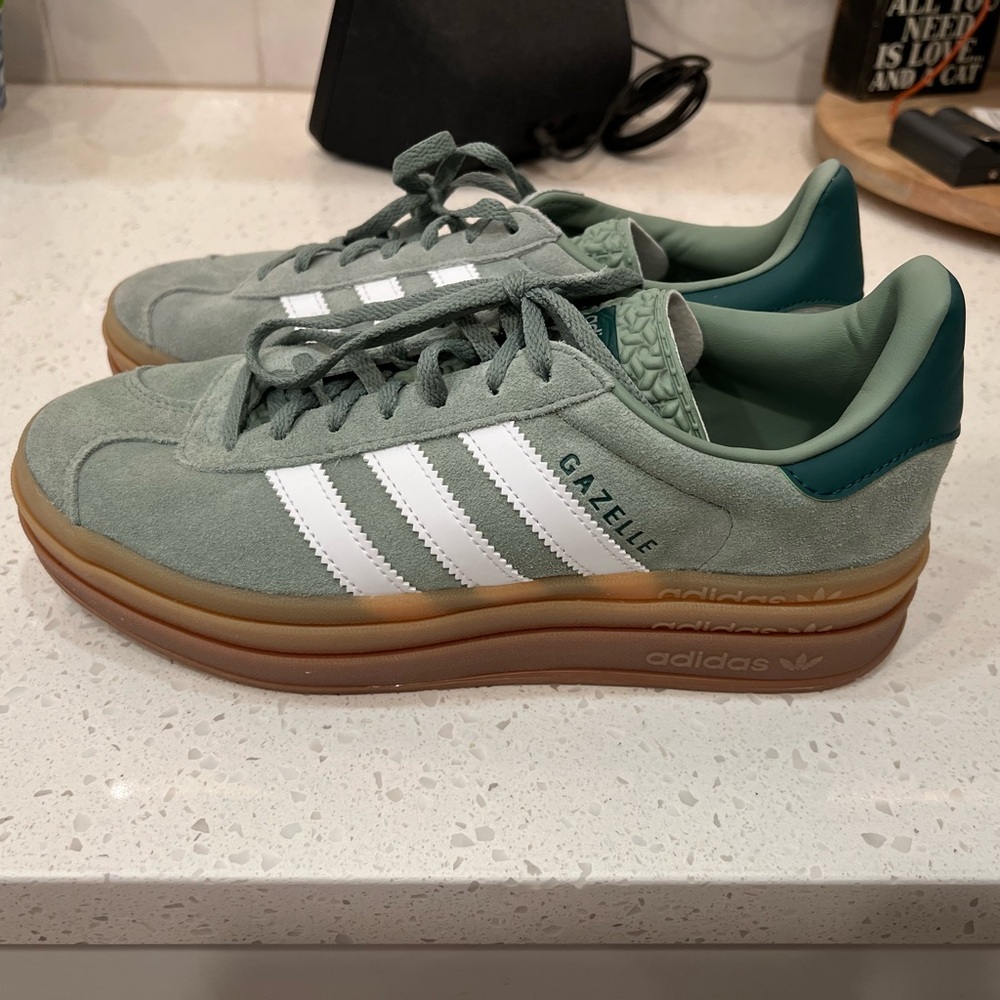 Women’s Adidas Gazelle Bold size 8